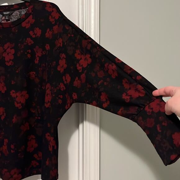 ⚡️ 3 for $30 ⚡️ Simply Vera Vera Wang Floral Sweater - Picture 4 of 8